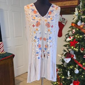 Embroidered Floral V-Neck Tunic